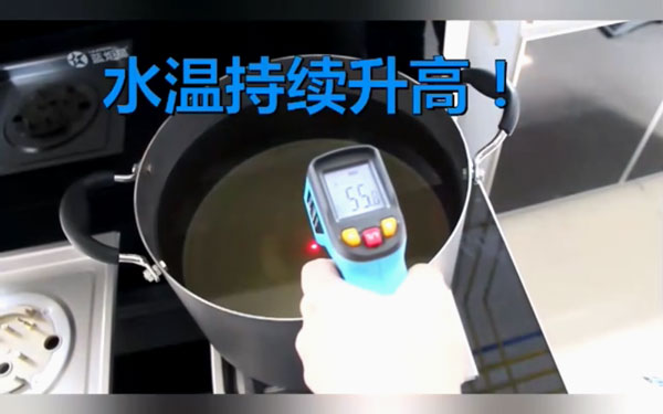 蓝炬星S5集成灶对比直火，旋火烧水快3-4分钟!