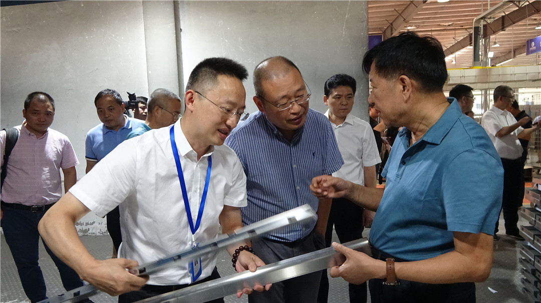 浙智专委主任毛光烈一行到访蓝炬星集成灶，交流产业数字化转型