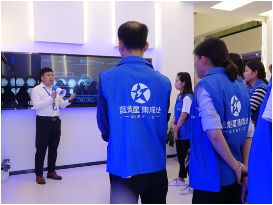 加入蓝炬星集成灶加盟，选择一份可持续挣钱的事业！