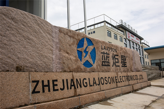 蓝炬星集成灶代理如何脱颖而出？凭性能？凭智能？
